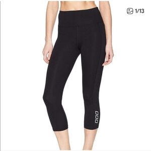 Lorna Jane Lotus High Rise Capri Leggings Black Size Small